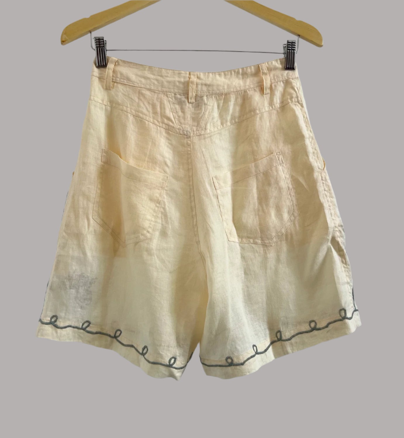 June Bermuda Hand-Embroidered with love - Ivory