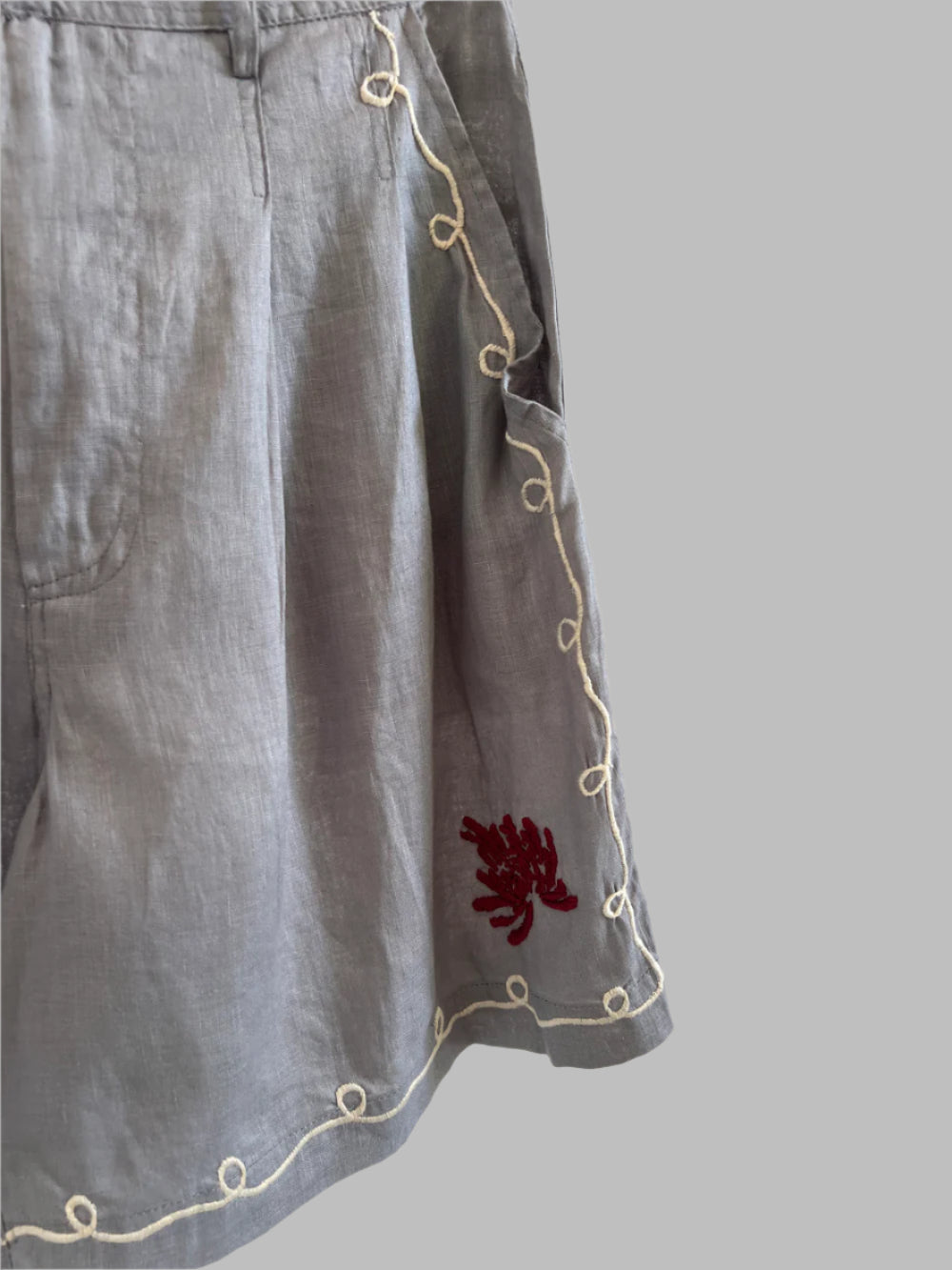 June Bermuda Hand-Embroidered with love - Lavander